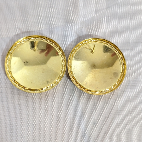 Vintage Gold Off White & Gold Swirl Earrings - Picture 3 of 3